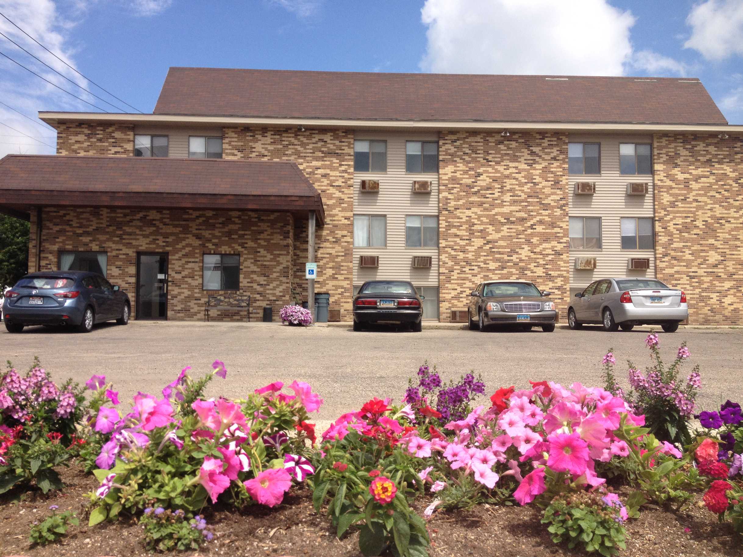 The Travel Inn hotel building in Oakes, ND